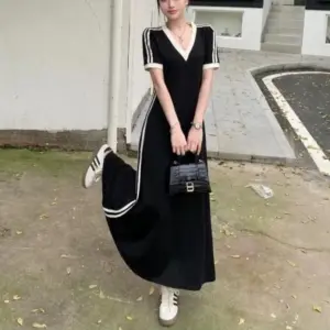 ชุดเดรสแฟชั่นผู้หญิง เดรสยาวคอวี ผ้ายืด