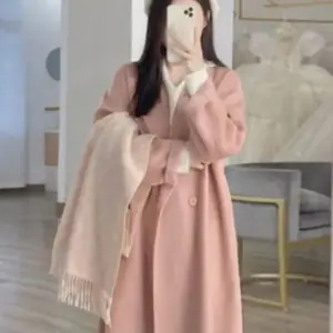 เสื้อโค้ทผู้หญิงสีชมพู เสื้อโค้ทผ้าวูลสไตล์เกาหลี